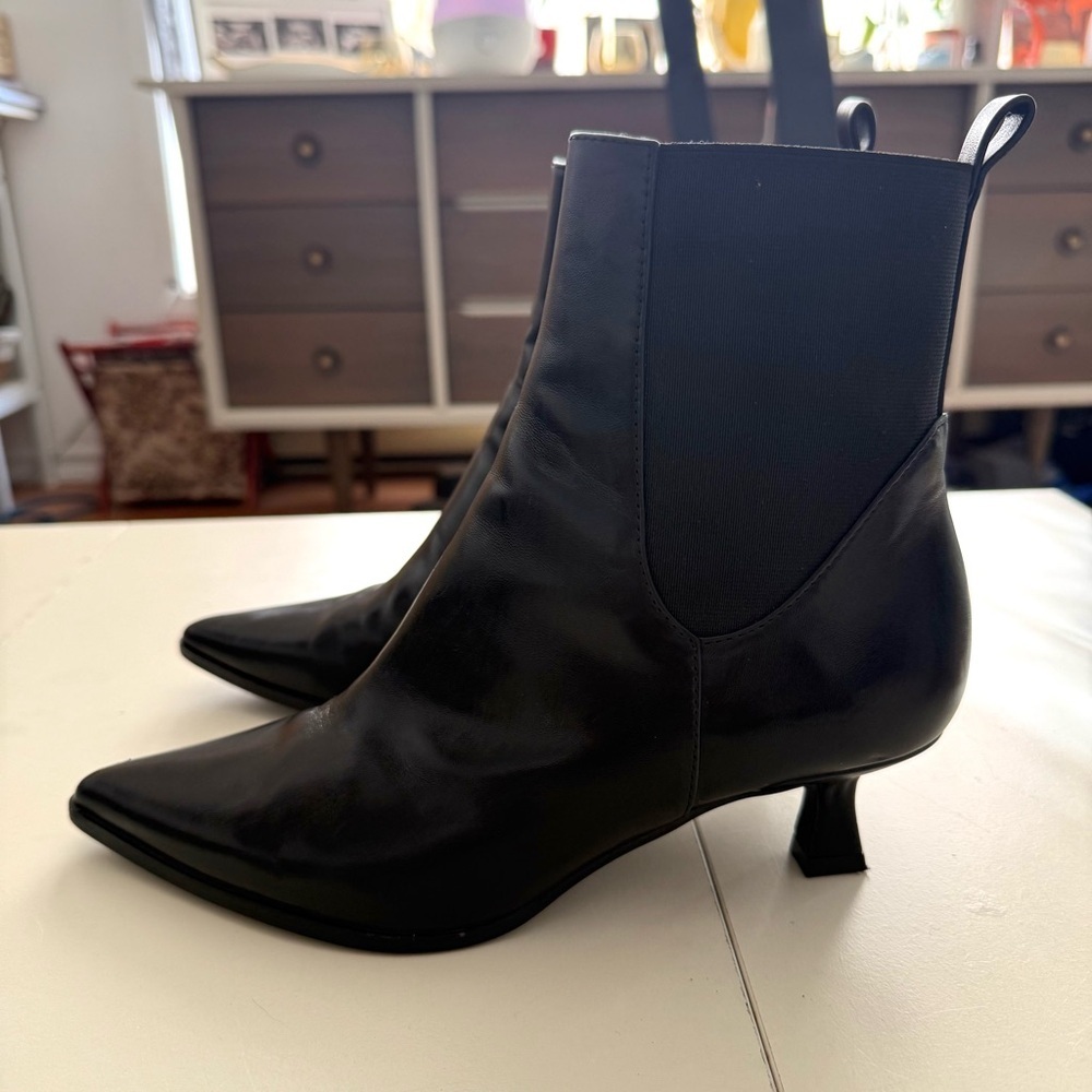 Chinese Laundry Leather Black Pointed Toe Kitten Heel Ankle Boots Quite Luxury